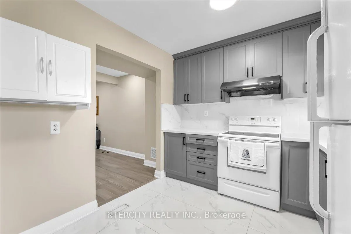 Photo 15 of 6 Hedley Court, Brampton, Central Park — HOMEH
