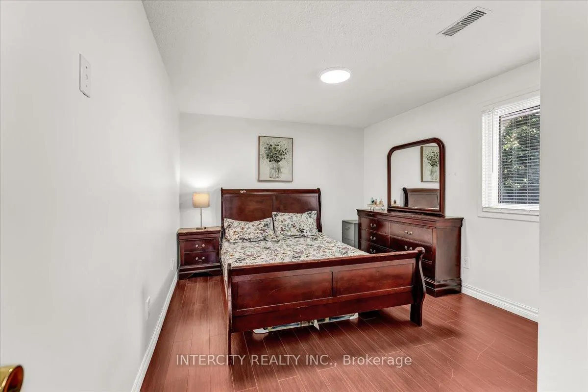 Photo 19 of 6 Hedley Court, Brampton, Central Park — HOMEH