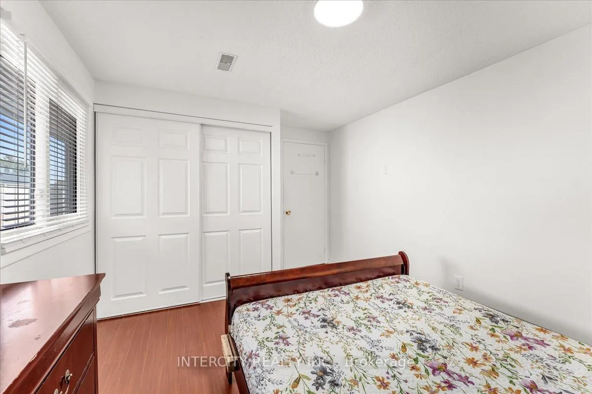Photo 21 of 6 Hedley Court, Brampton, Central Park — HOMEH