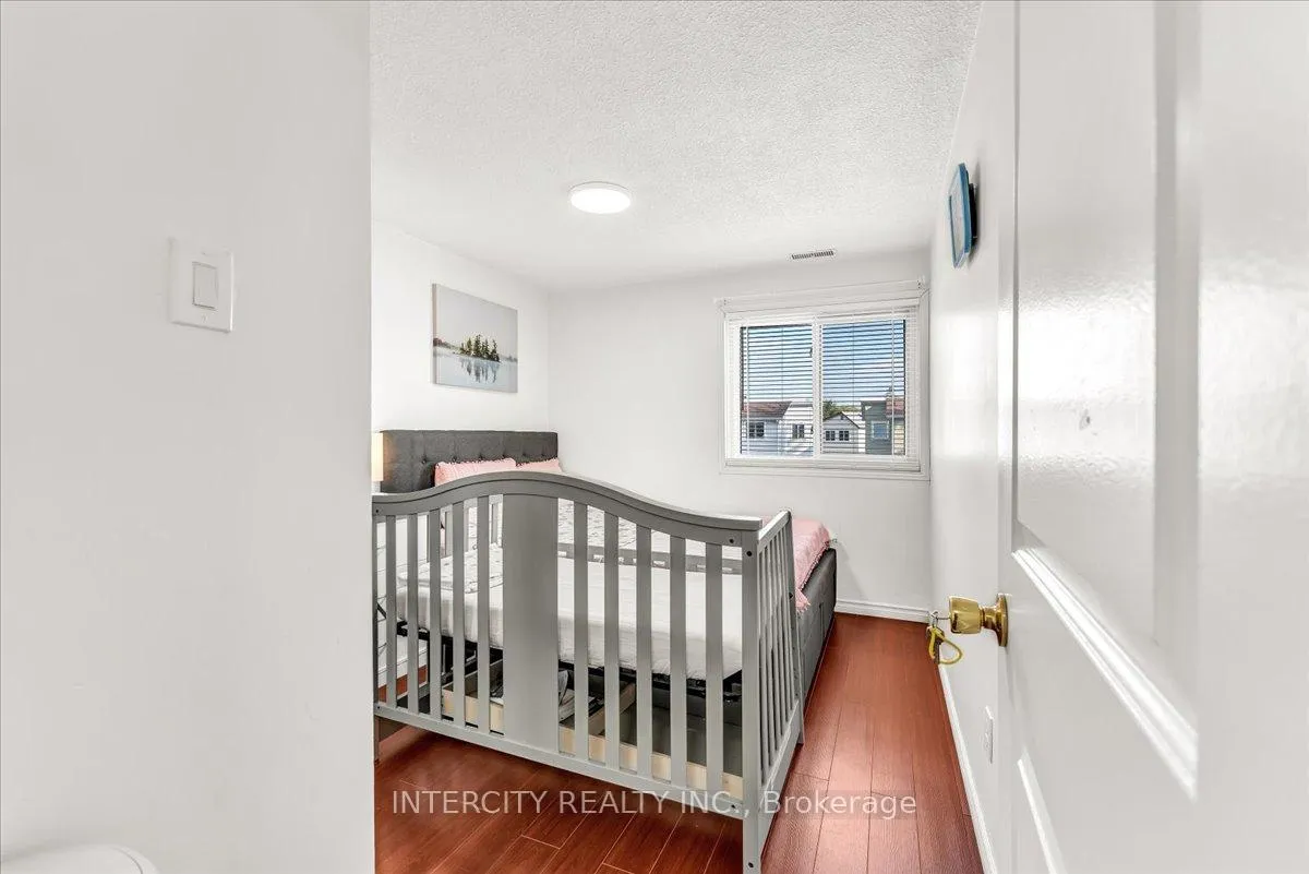 Photo 22 of 6 Hedley Court, Brampton, Central Park — HOMEH