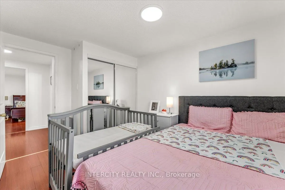 Photo 23 of 6 Hedley Court, Brampton, Central Park — HOMEH