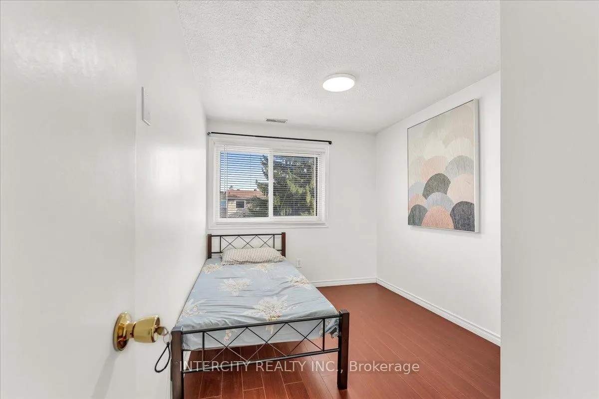 Photo 24 of 6 Hedley Court, Brampton, Central Park — HOMEH