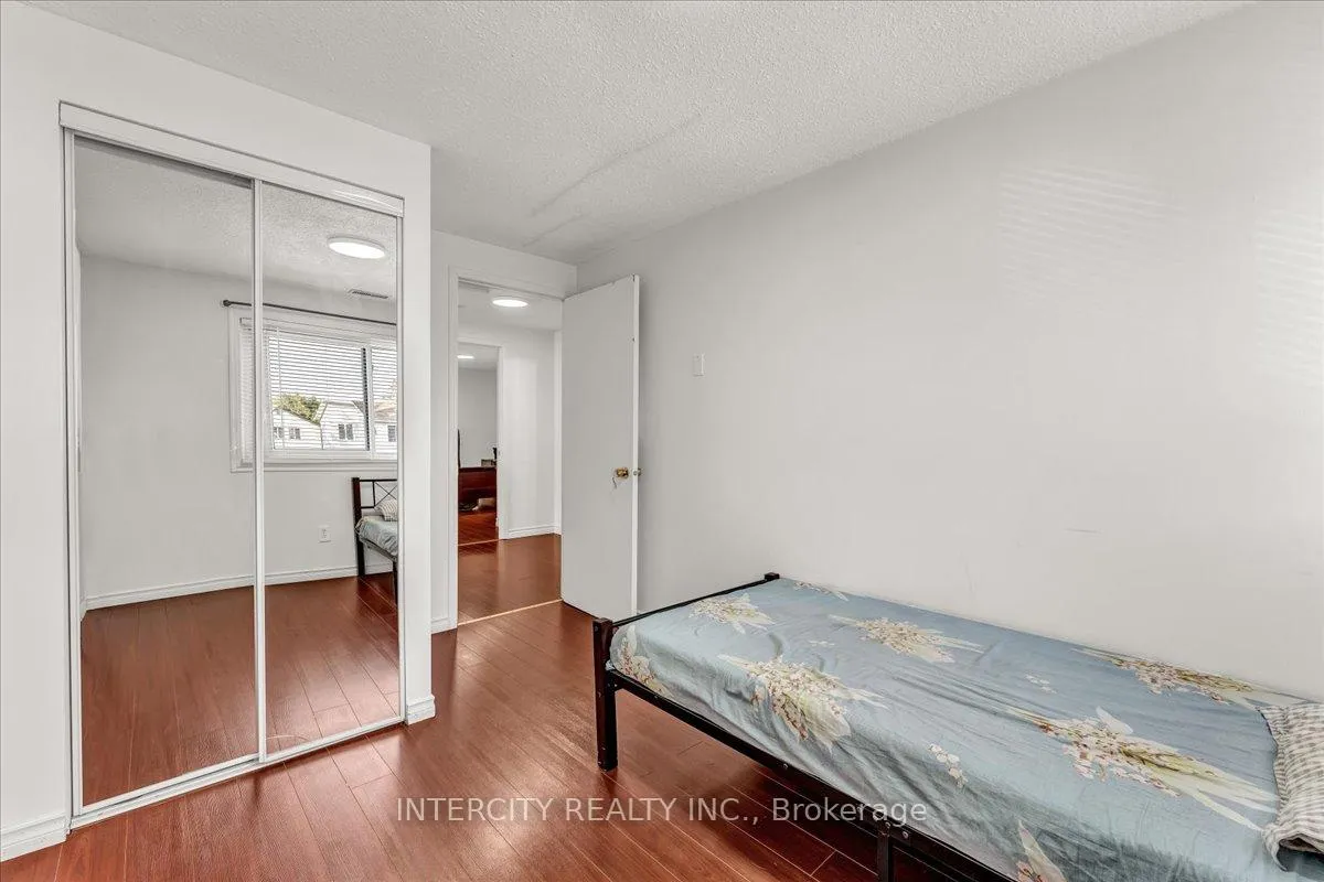 Photo 25 of 6 Hedley Court, Brampton, Central Park — HOMEH
