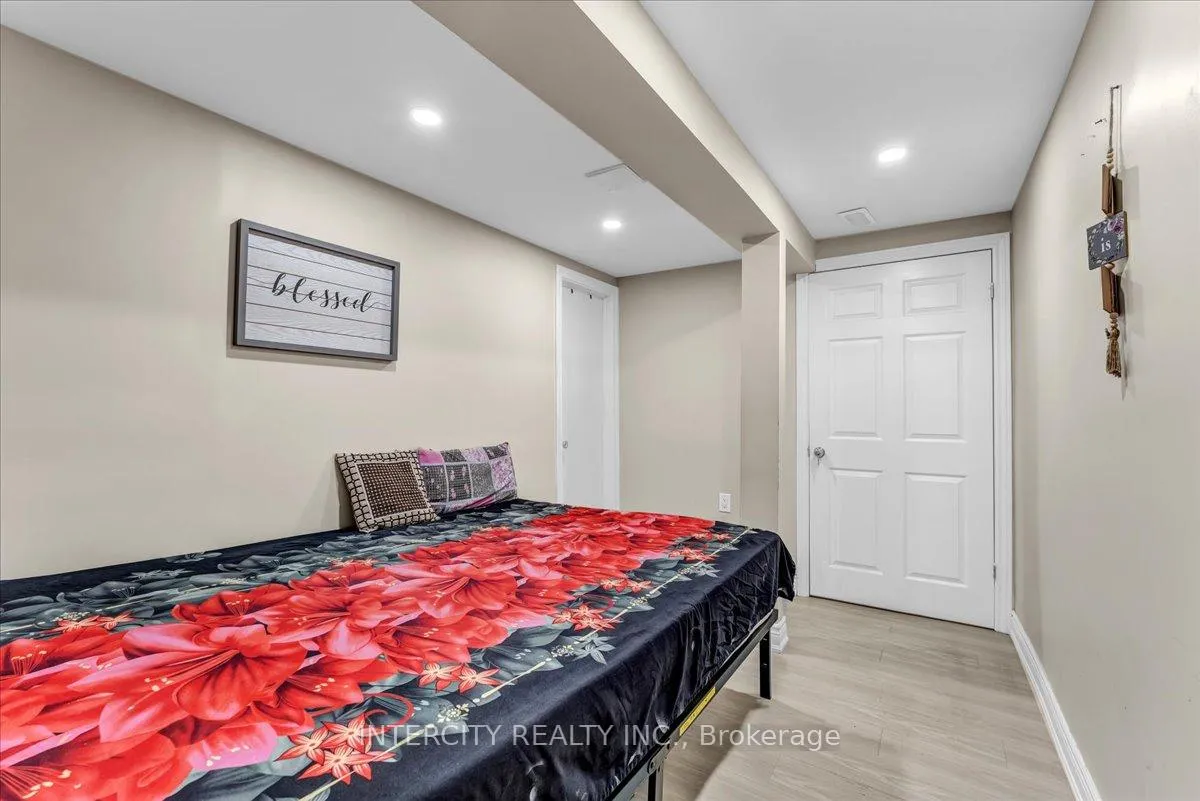 Photo 29 of 6 Hedley Court, Brampton, Central Park — HOMEH