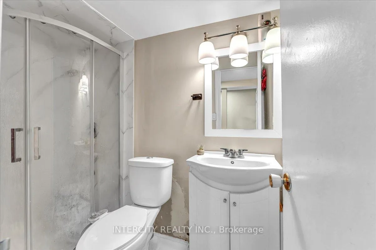 Photo 30 of 6 Hedley Court, Brampton, Central Park — HOMEH