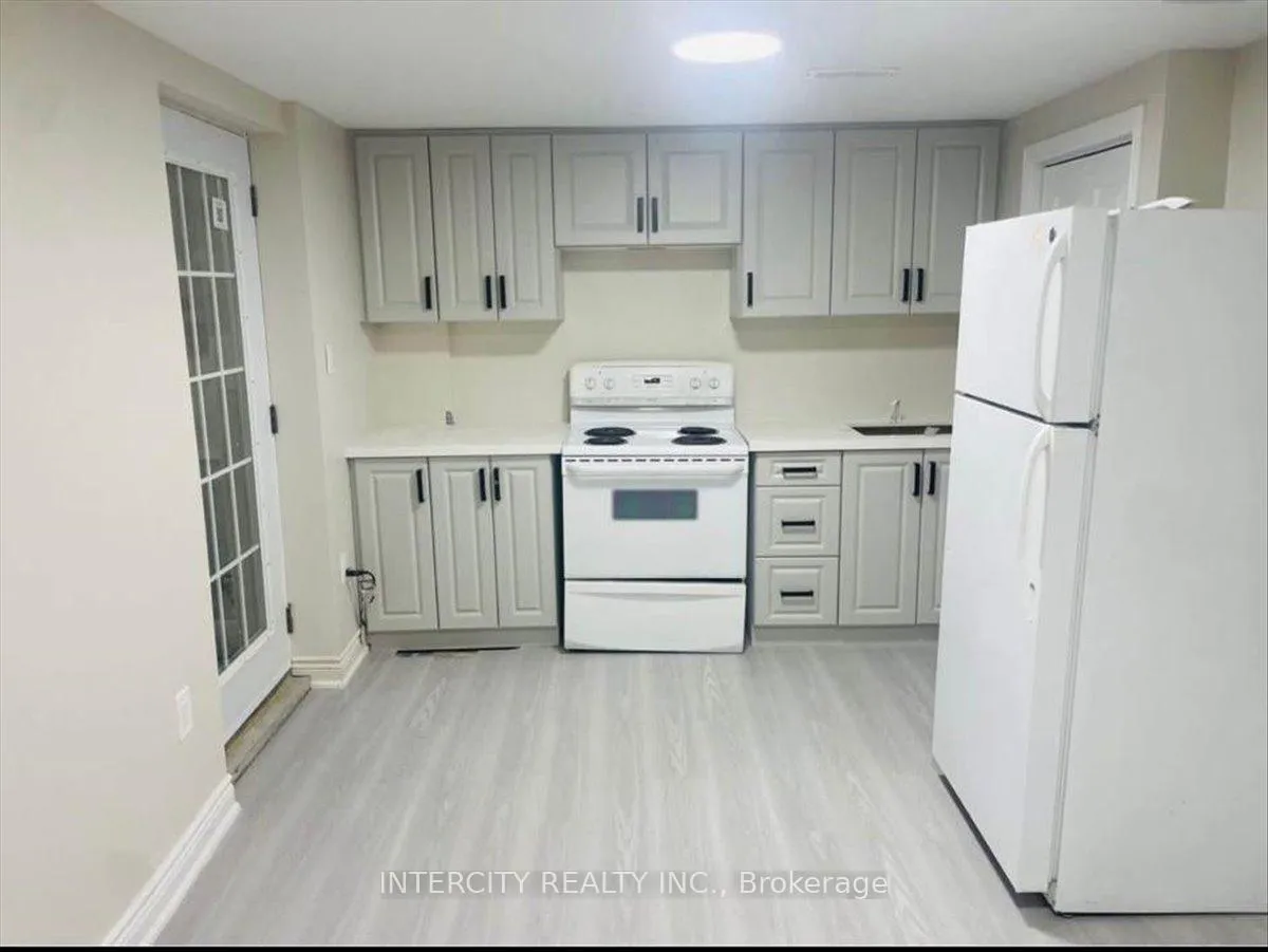 Photo 31 of 6 Hedley Court, Brampton, Central Park — HOMEH