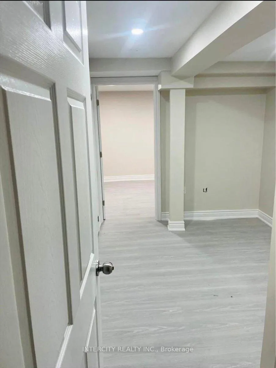 Photo 32 of 6 Hedley Court, Brampton, Central Park — HOMEH