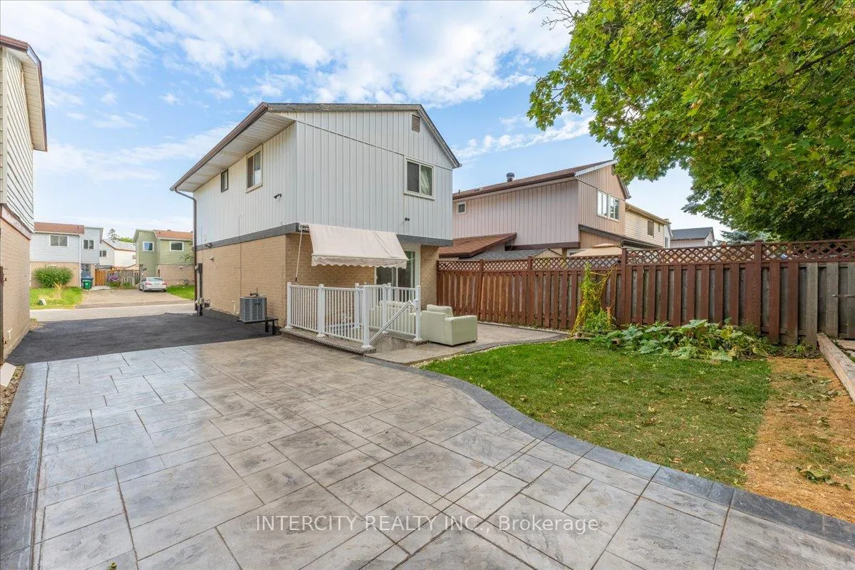 Photo 35 of 6 Hedley Court, Brampton, Central Park — HOMEH