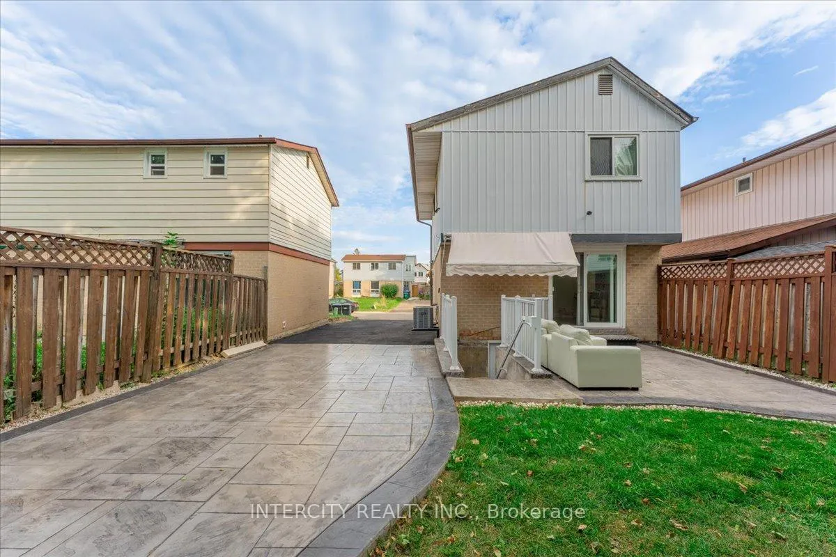 Photo 42 of 6 Hedley Court, Brampton, Central Park — HOMEH