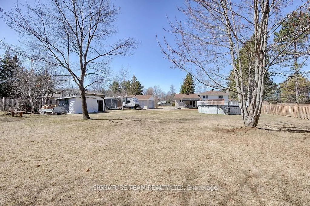 Photo 3 of 13 Mueller Crescent, Petawawa — HOMEH