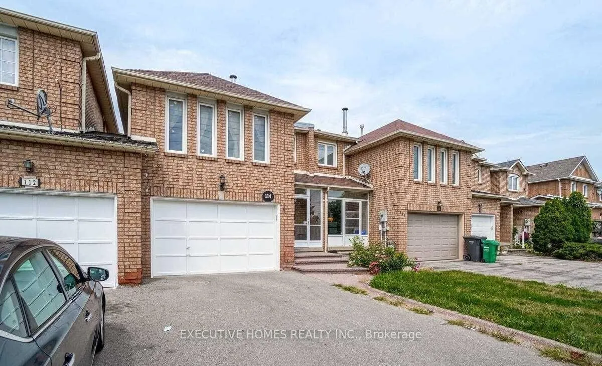 Photo 2 of 114 Toba Crescent, Brampton, Heart Lake — HOMEH