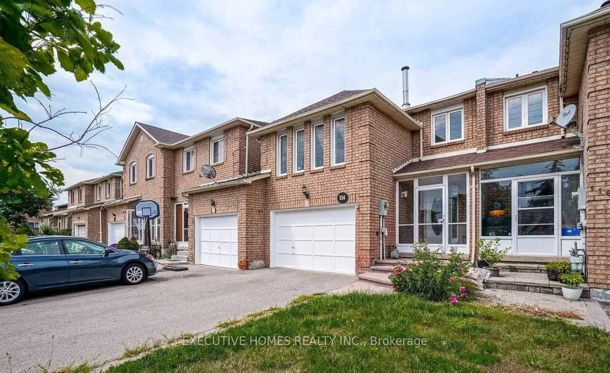 Photo 3 of 114 Toba Crescent, Brampton, Heart Lake — HOMEH