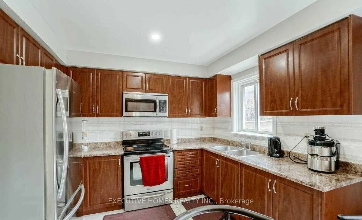 Photo 13 of 114 Toba Crescent, Brampton, Heart Lake — HOMEH