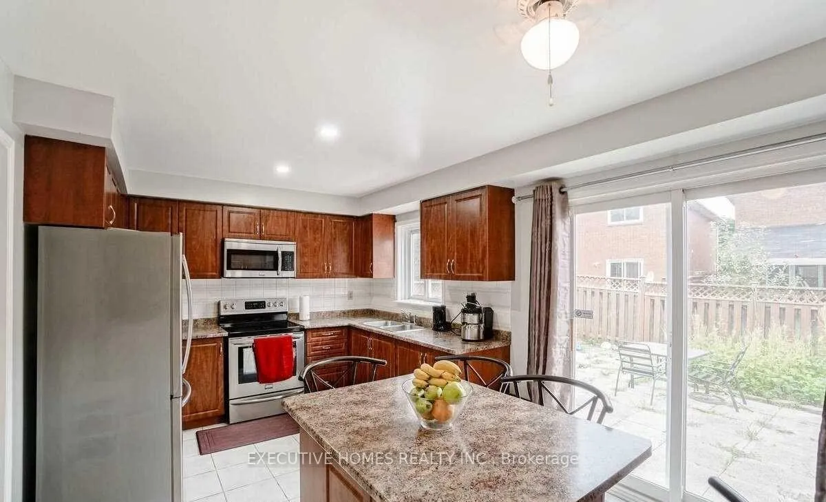 Photo 15 of 114 Toba Crescent, Brampton, Heart Lake — HOMEH