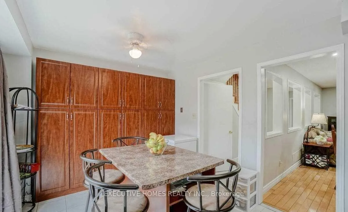 Photo 16 of 114 Toba Crescent, Brampton, Heart Lake — HOMEH