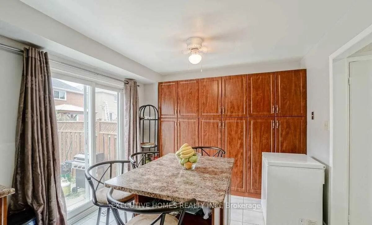 Photo 17 of 114 Toba Crescent, Brampton, Heart Lake — HOMEH