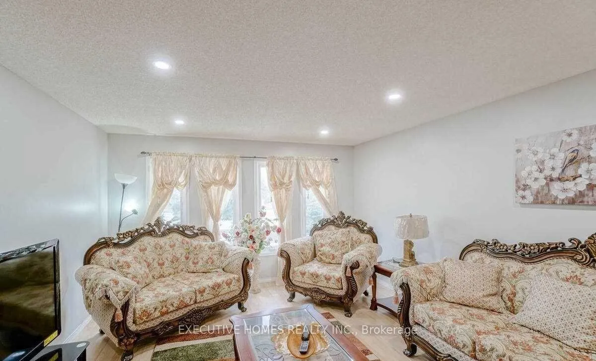 Photo 22 of 114 Toba Crescent, Brampton, Heart Lake — HOMEH