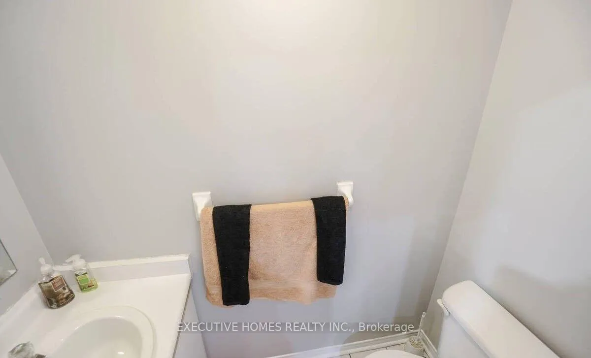 Photo 24 of 114 Toba Crescent, Brampton, Heart Lake — HOMEH