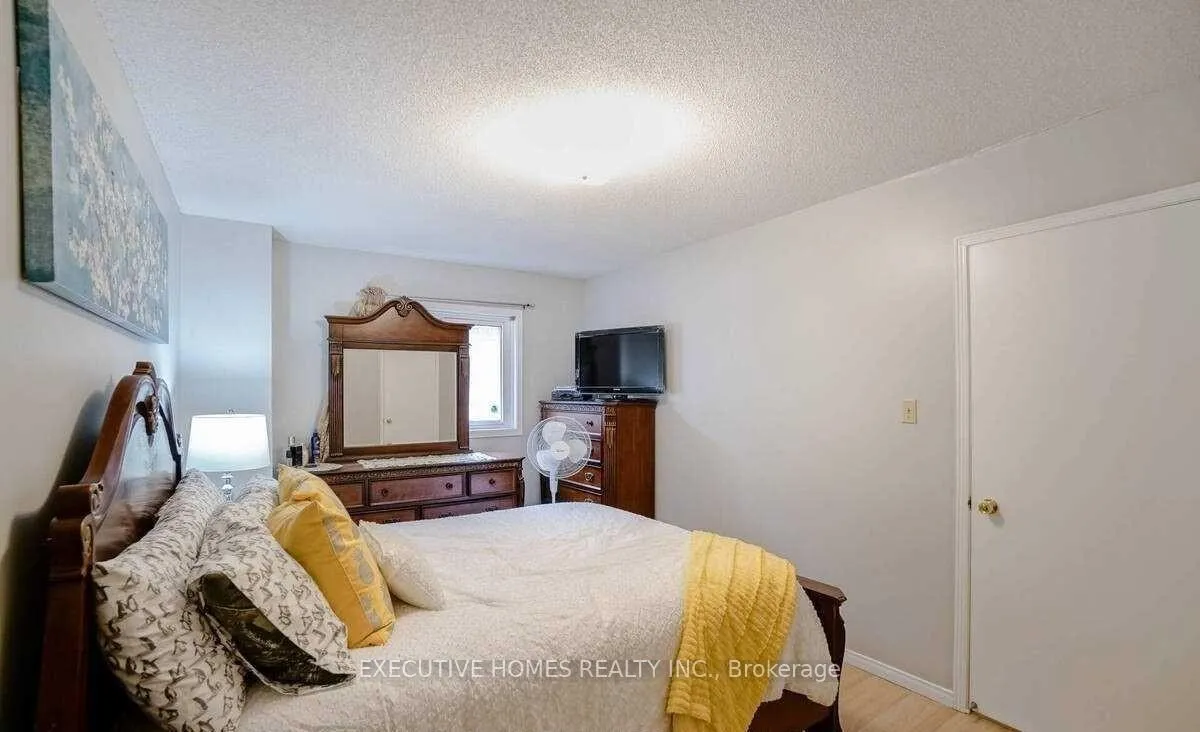 Photo 28 of 114 Toba Crescent, Brampton, Heart Lake — HOMEH