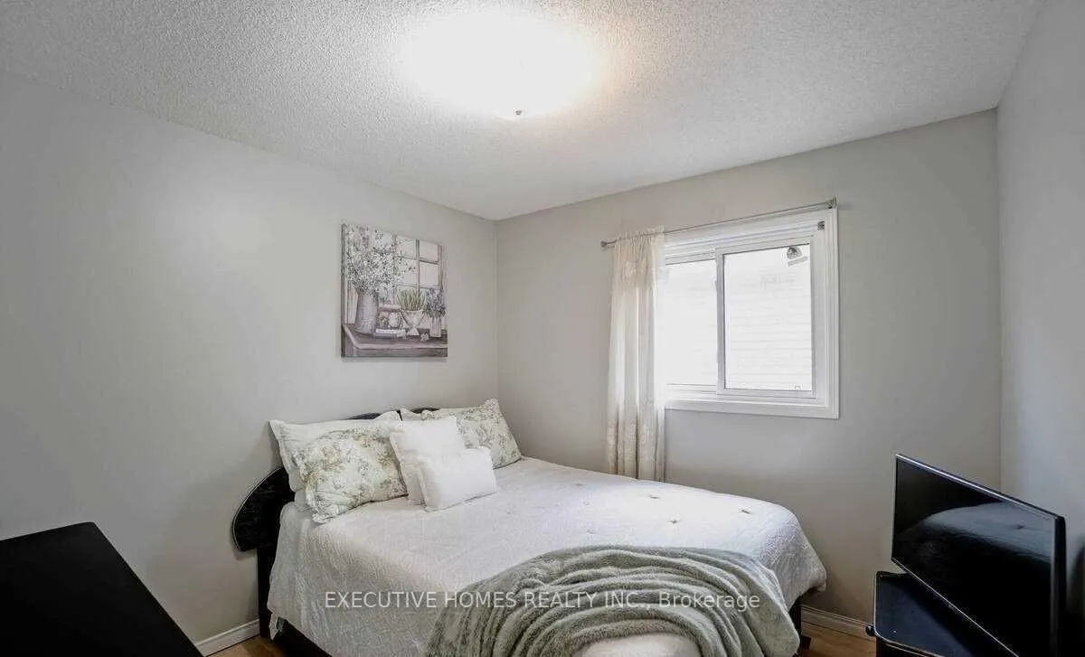 Photo 30 of 114 Toba Crescent, Brampton, Heart Lake — HOMEH