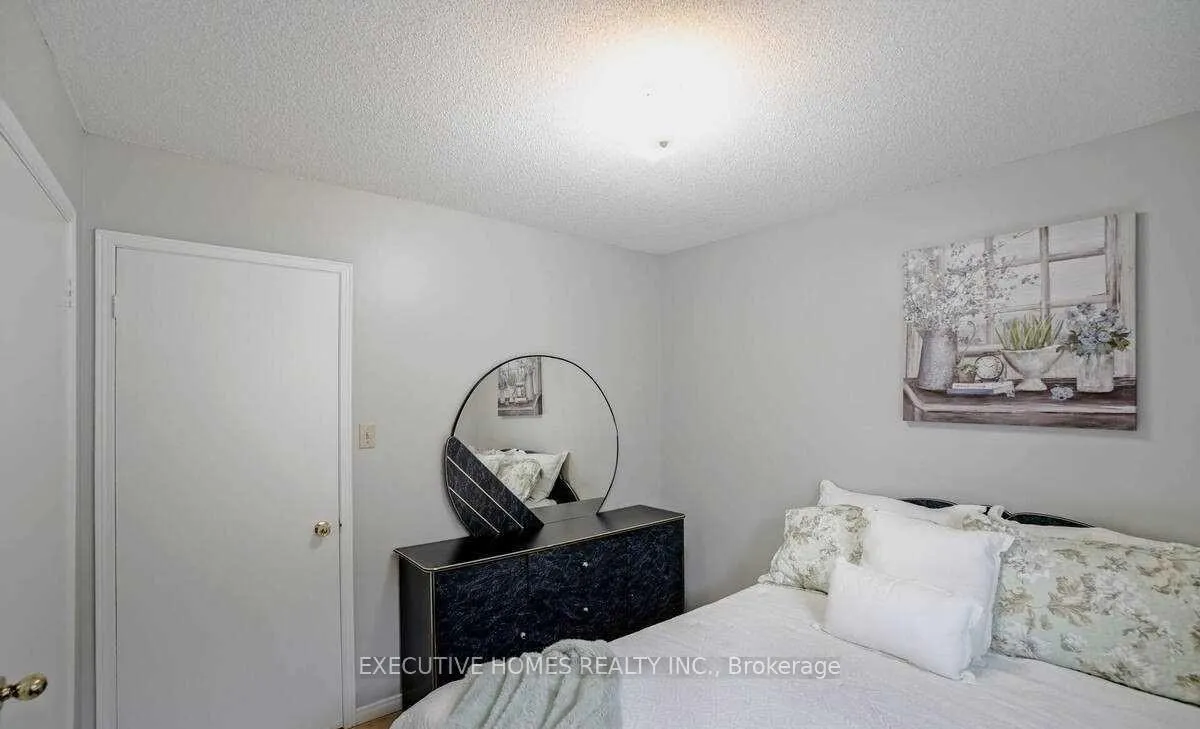 Photo 31 of 114 Toba Crescent, Brampton, Heart Lake — HOMEH