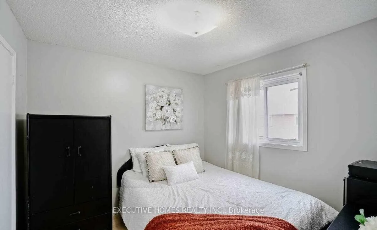 Photo 32 of 114 Toba Crescent, Brampton, Heart Lake — HOMEH