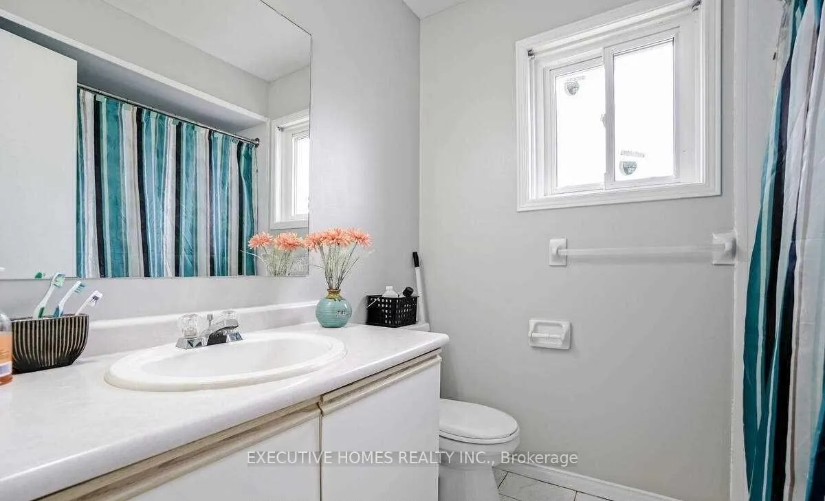 Photo 34 of 114 Toba Crescent, Brampton, Heart Lake — HOMEH