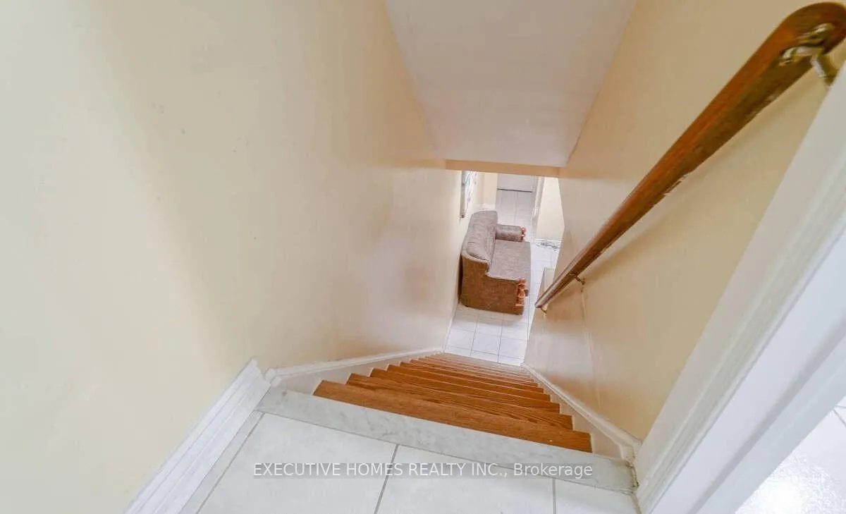 Photo 35 of 114 Toba Crescent, Brampton, Heart Lake — HOMEH