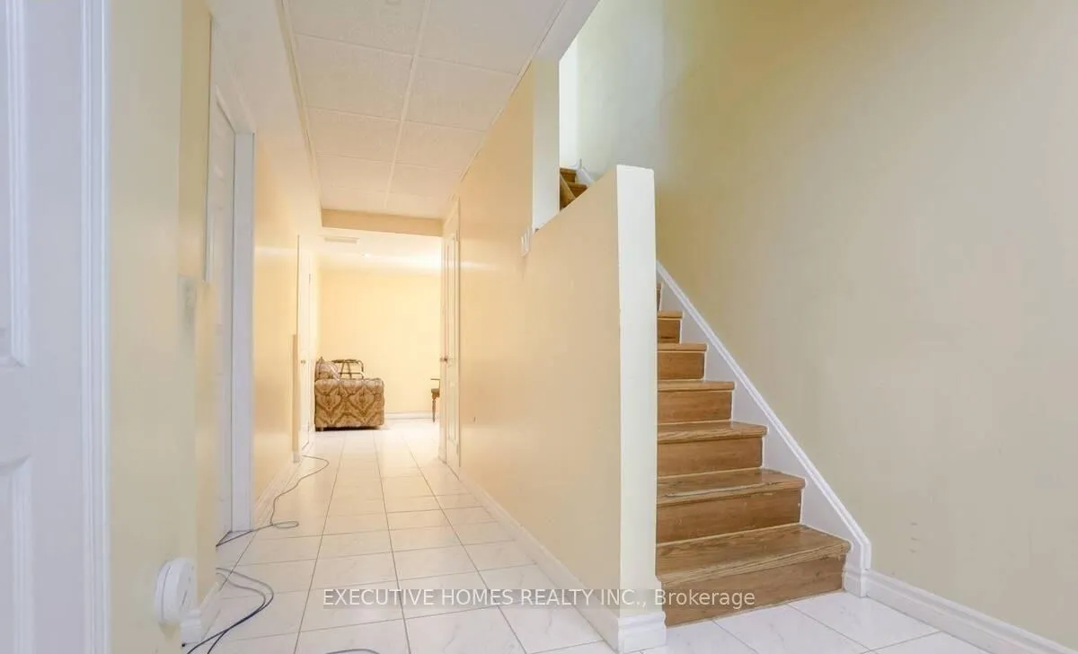 Photo 36 of 114 Toba Crescent, Brampton, Heart Lake — HOMEH