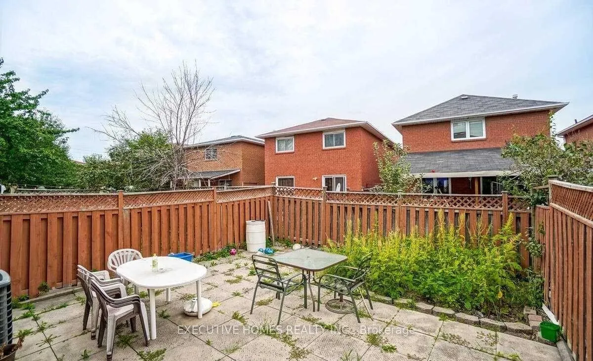 Photo 39 of 114 Toba Crescent, Brampton, Heart Lake — HOMEH