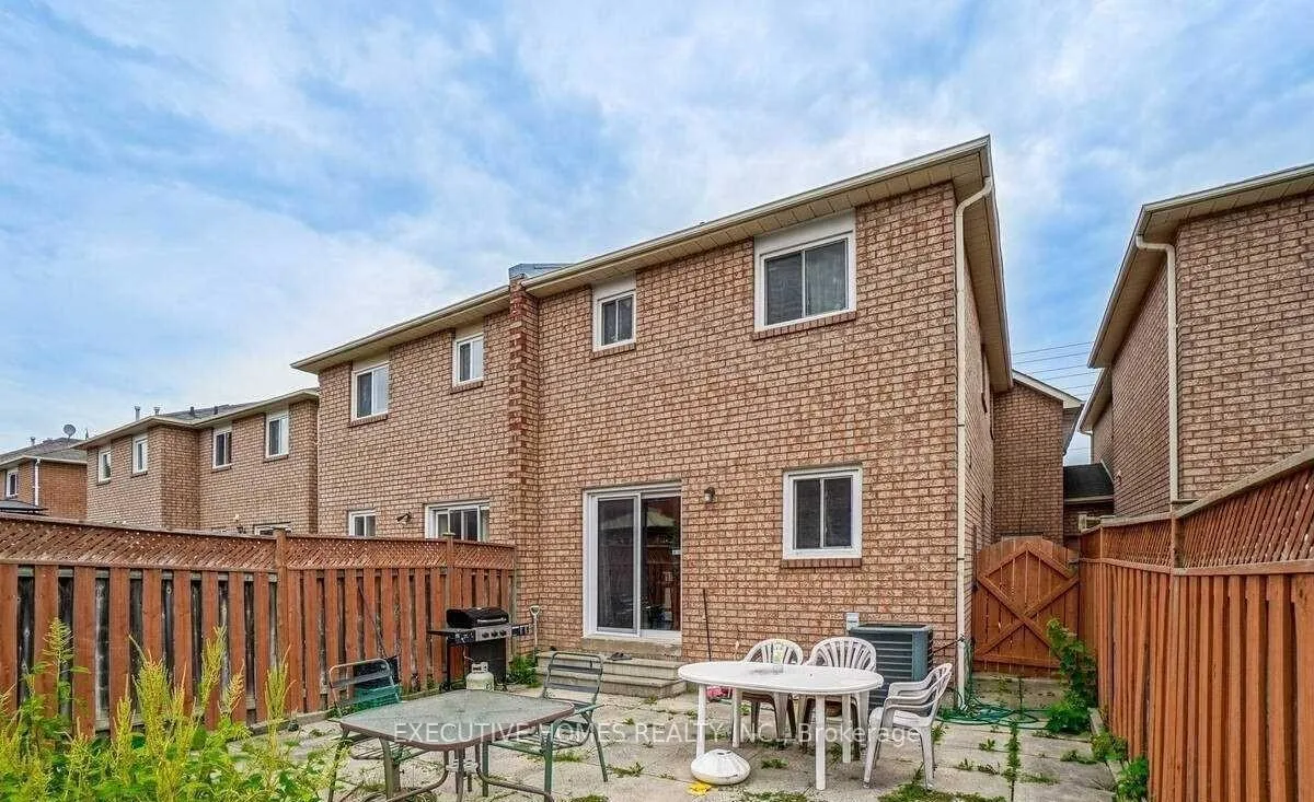 Photo 40 of 114 Toba Crescent, Brampton, Heart Lake — HOMEH