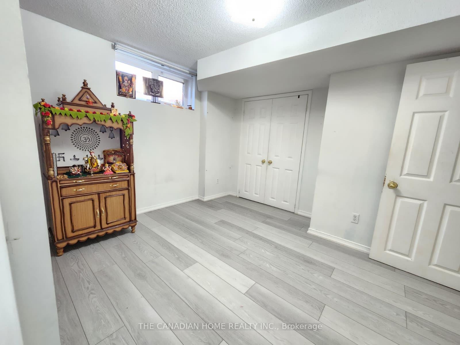 Photo 7 of 113 Twin Pines Crescent, Brampton, Northwest Sandalwood Parkway — HOMEH