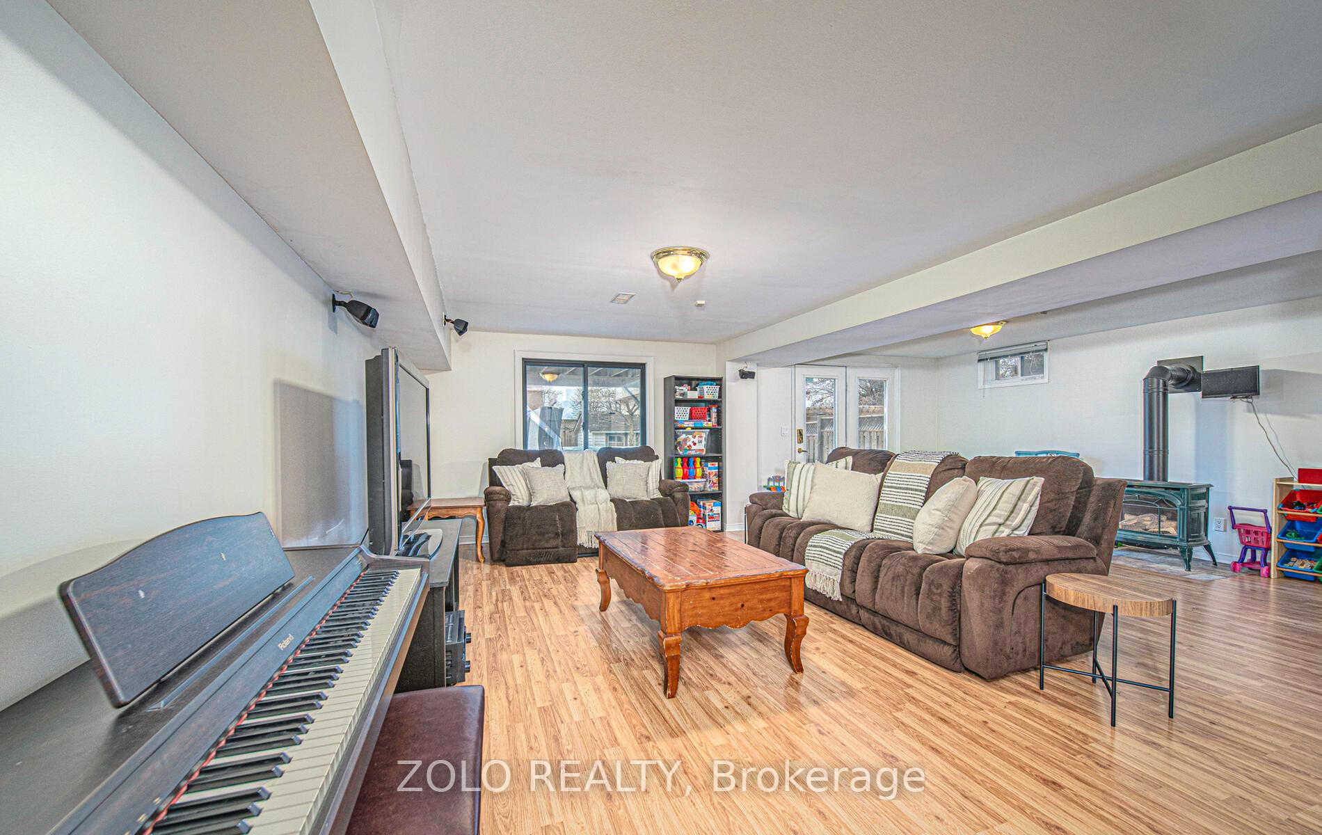 Photo 28 of 871 Peggoty Circle, Oshawa, Eastdale — HOMEH