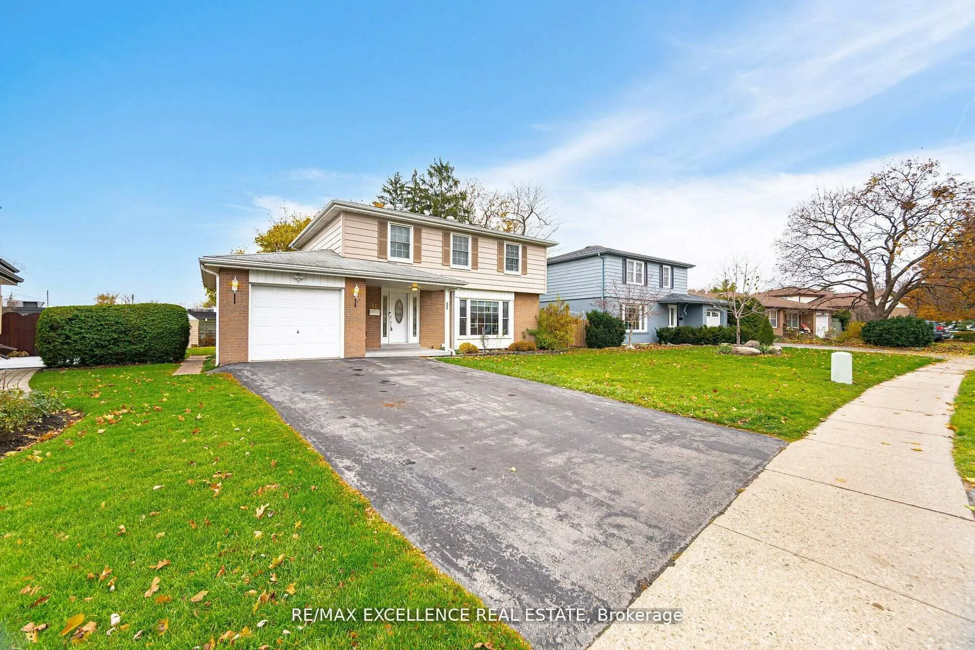 Photo 2 of 11 Crawley Drive, Brampton, Avondale — HOMEH