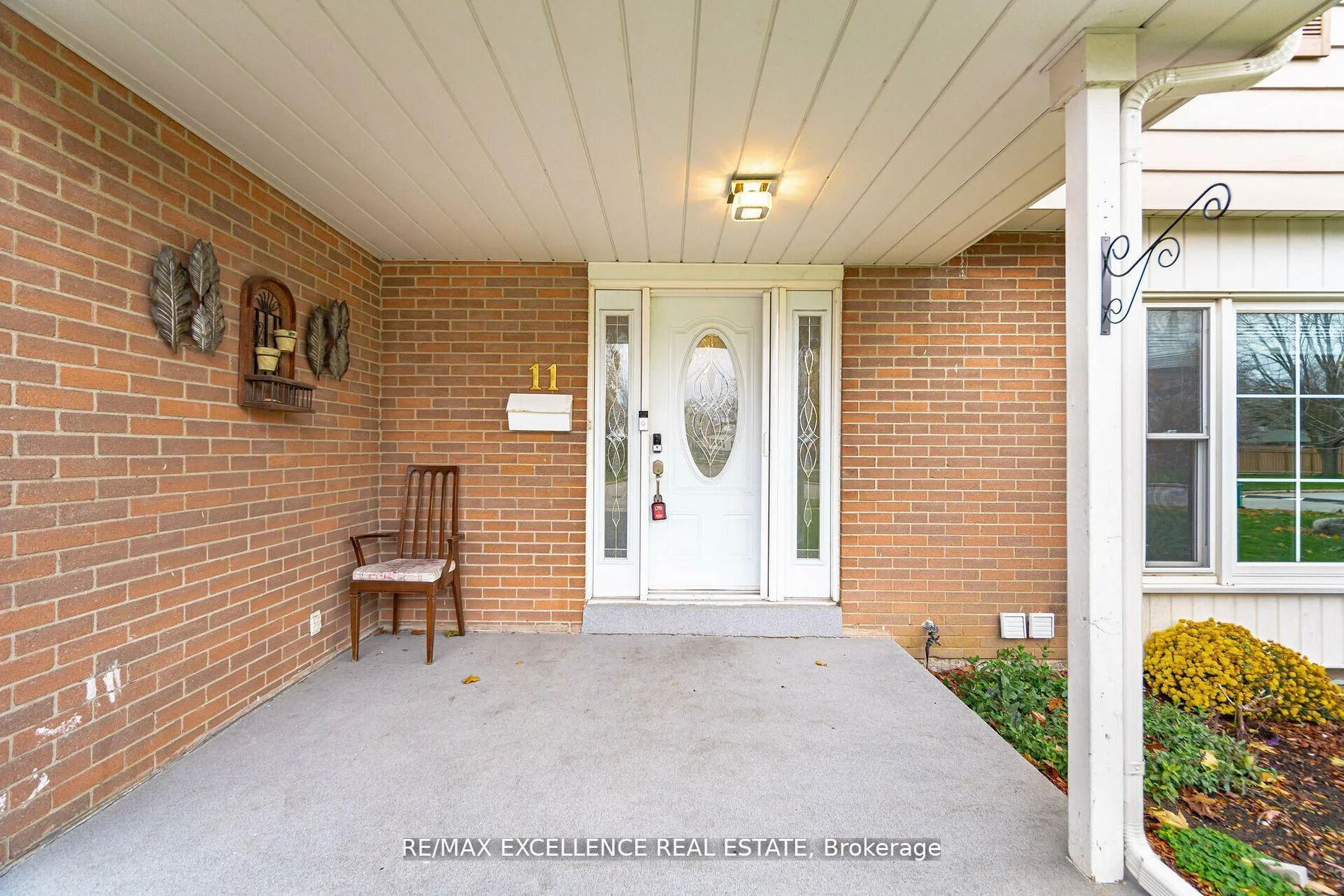 Photo 3 of 11 Crawley Drive, Brampton, Avondale — HOMEH