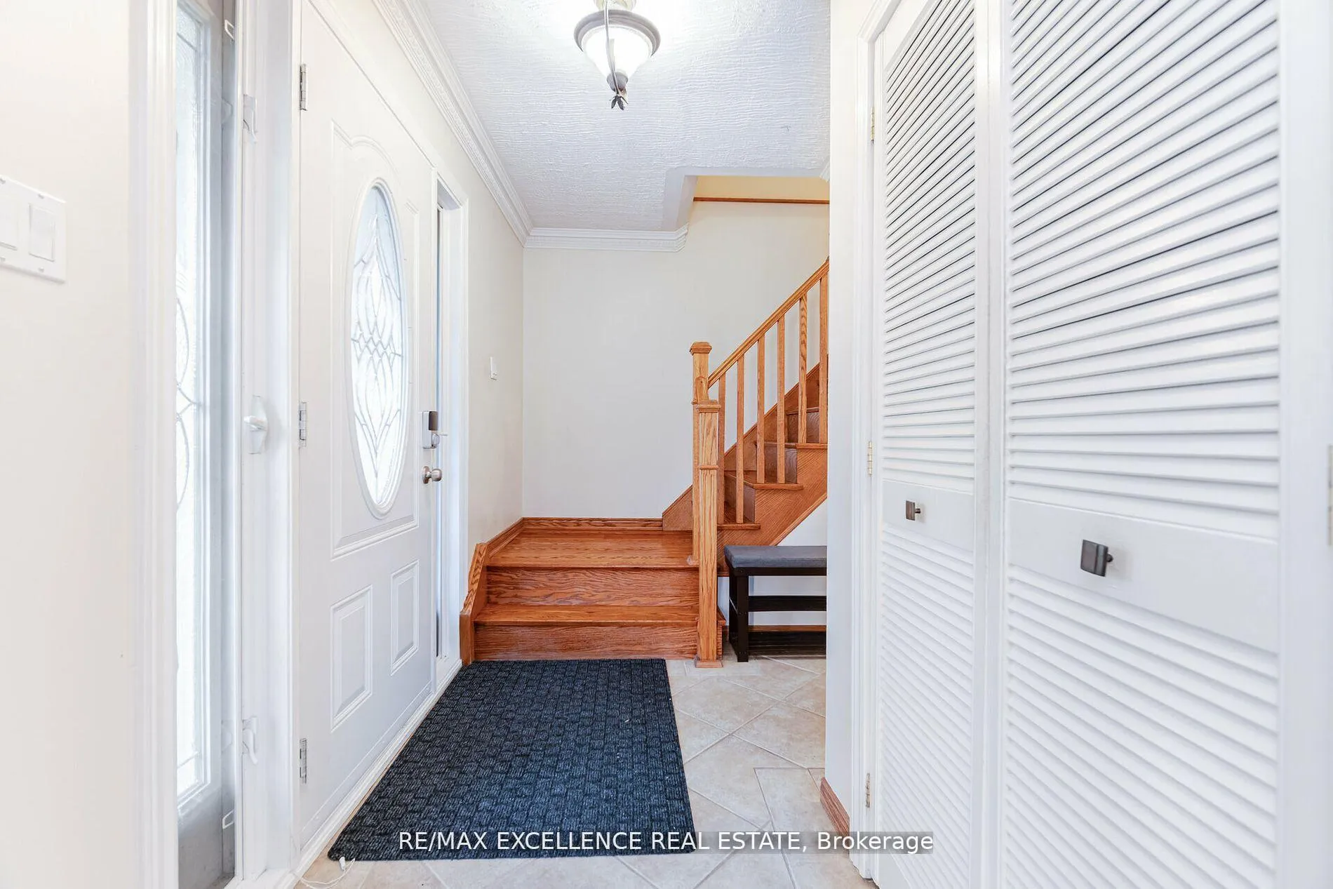 Photo 4 of 11 Crawley Drive, Brampton, Avondale — HOMEH