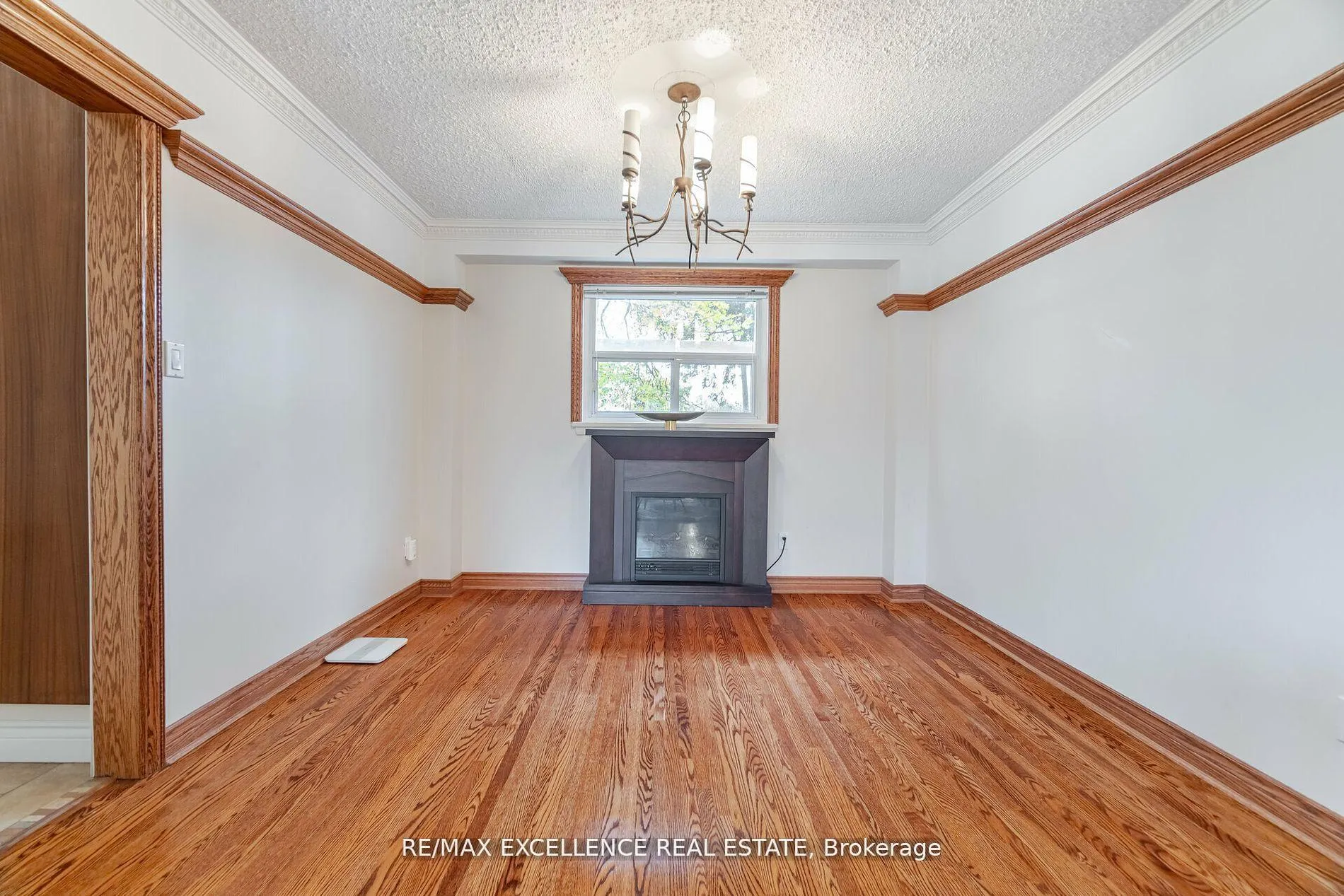 Photo 9 of 11 Crawley Drive, Brampton, Avondale — HOMEH