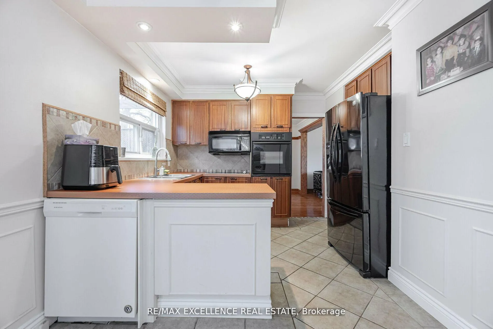 Photo 11 of 11 Crawley Drive, Brampton, Avondale — HOMEH