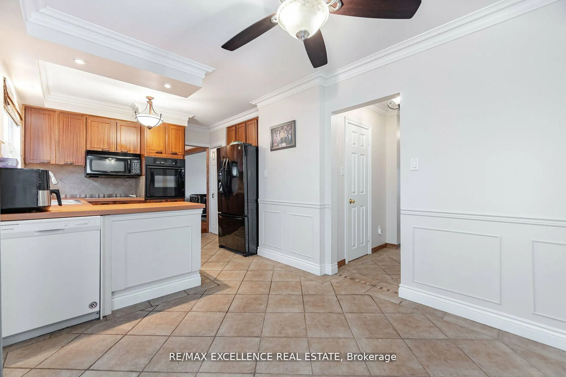 Photo 15 of 11 Crawley Drive, Brampton, Avondale — HOMEH
