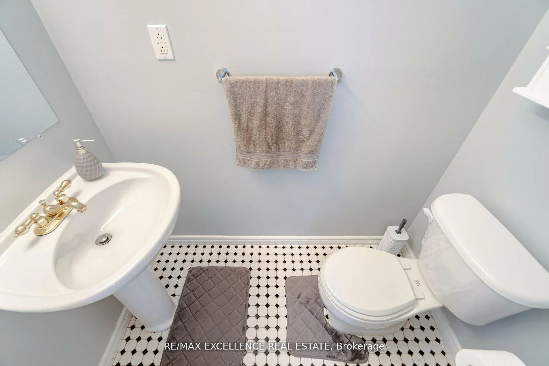 Photo 16 of 11 Crawley Drive, Brampton, Avondale — HOMEH
