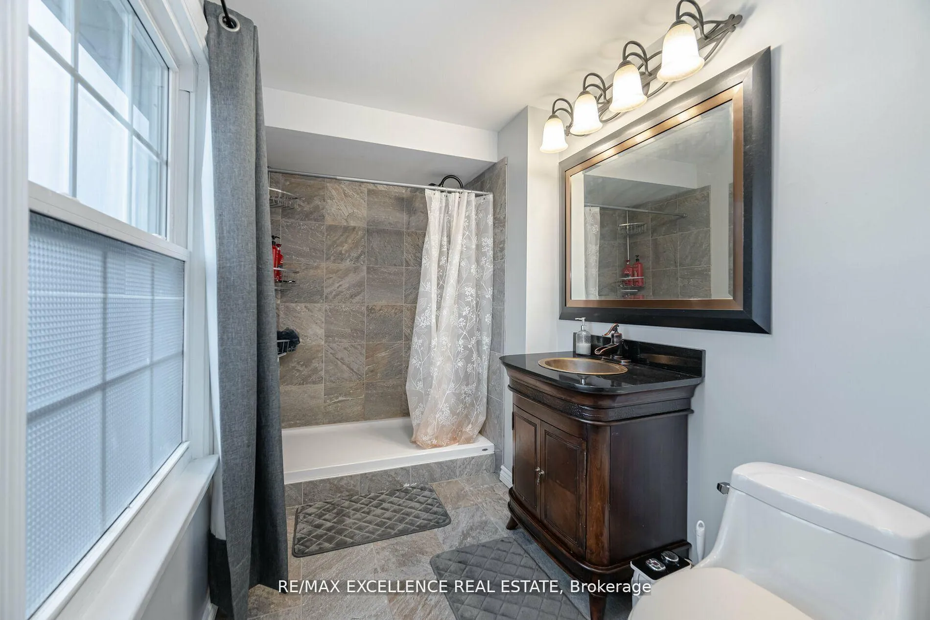 Photo 21 of 11 Crawley Drive, Brampton, Avondale — HOMEH