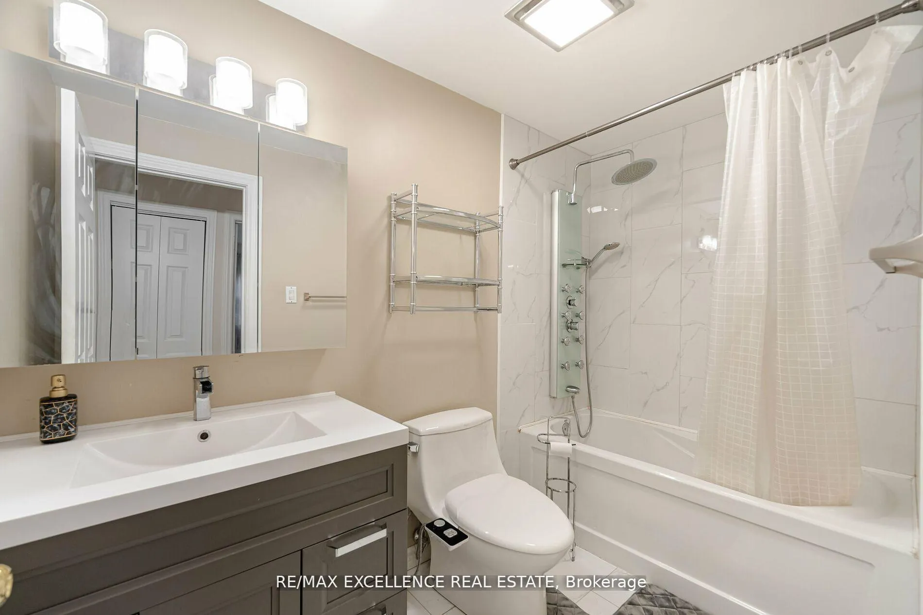Photo 28 of 11 Crawley Drive, Brampton, Avondale — HOMEH
