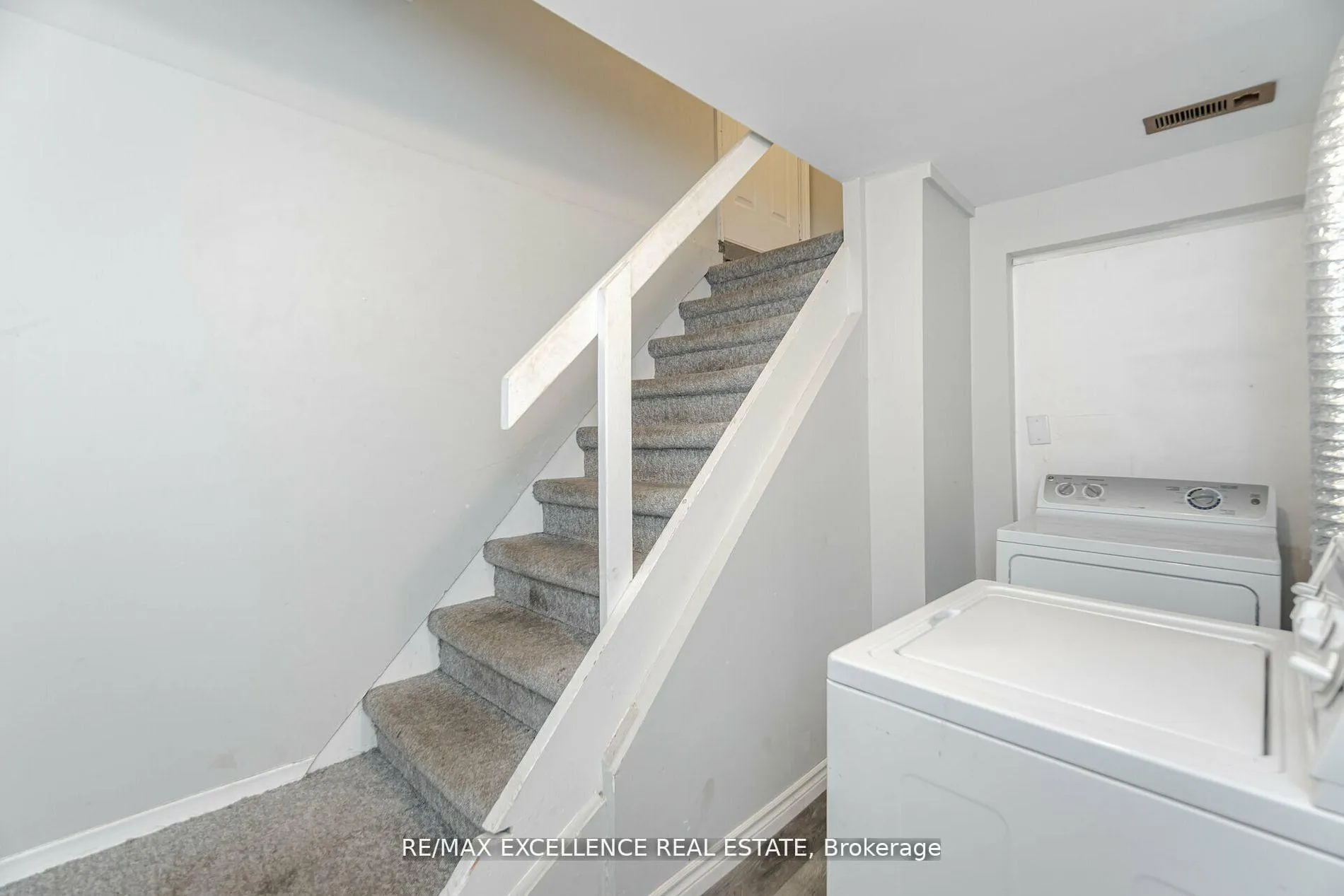 Photo 29 of 11 Crawley Drive, Brampton, Avondale — HOMEH