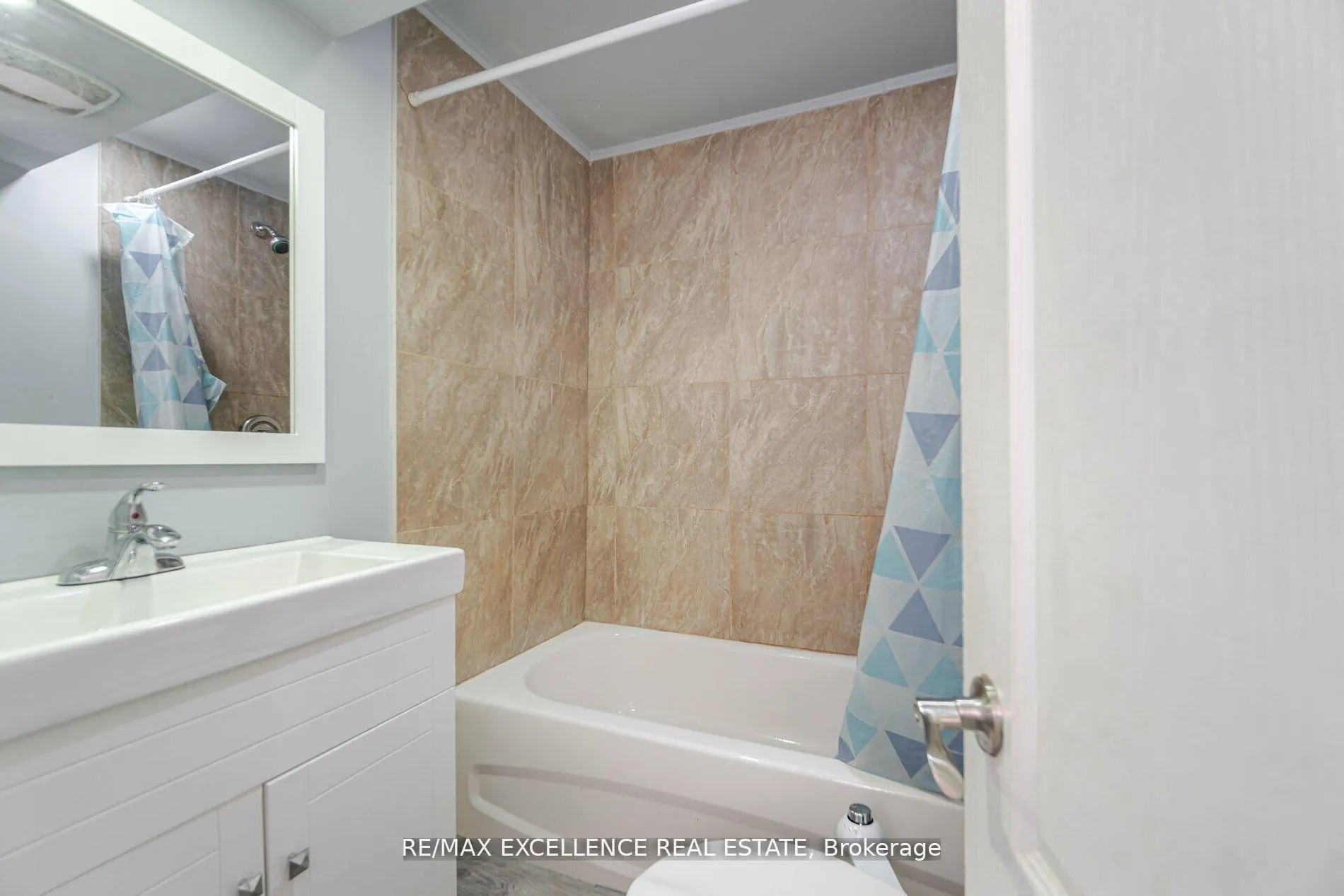 Photo 36 of 11 Crawley Drive, Brampton, Avondale — HOMEH