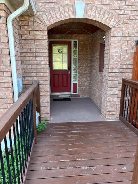 Photo 2 of 57 Decker Hollow Circle, Brampton, Credit Valley — HOMEH