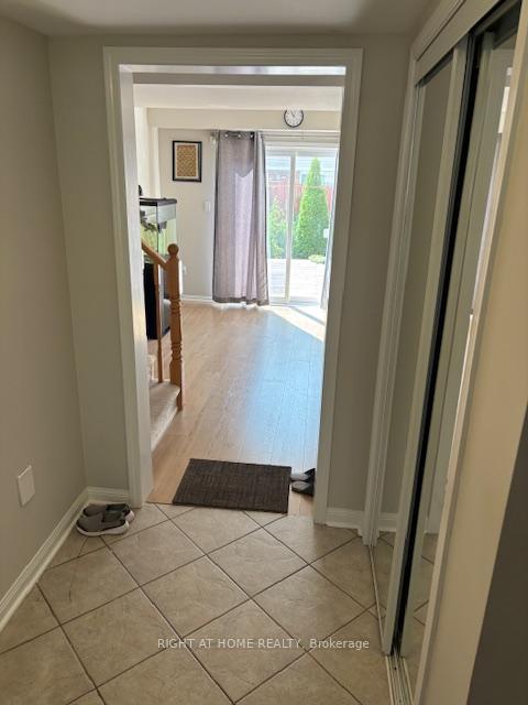 Photo 3 of 57 Decker Hollow Circle, Brampton, Credit Valley — HOMEH