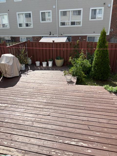 Photo 5 of 57 Decker Hollow Circle, Brampton, Credit Valley — HOMEH