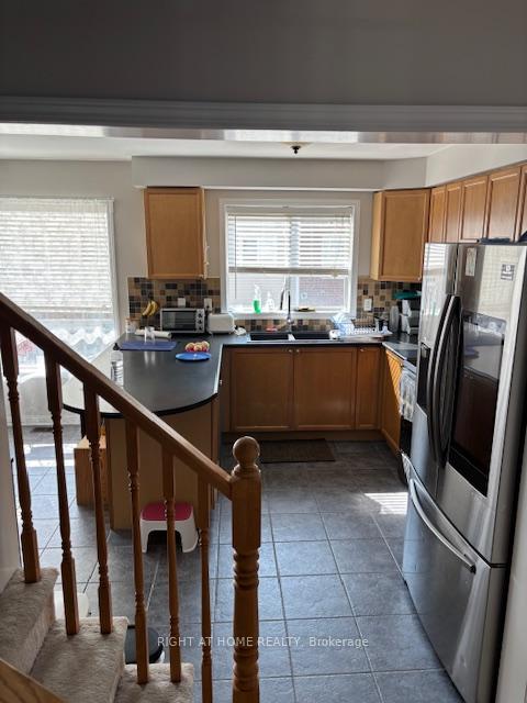 Photo 8 of 57 Decker Hollow Circle, Brampton, Credit Valley — HOMEH