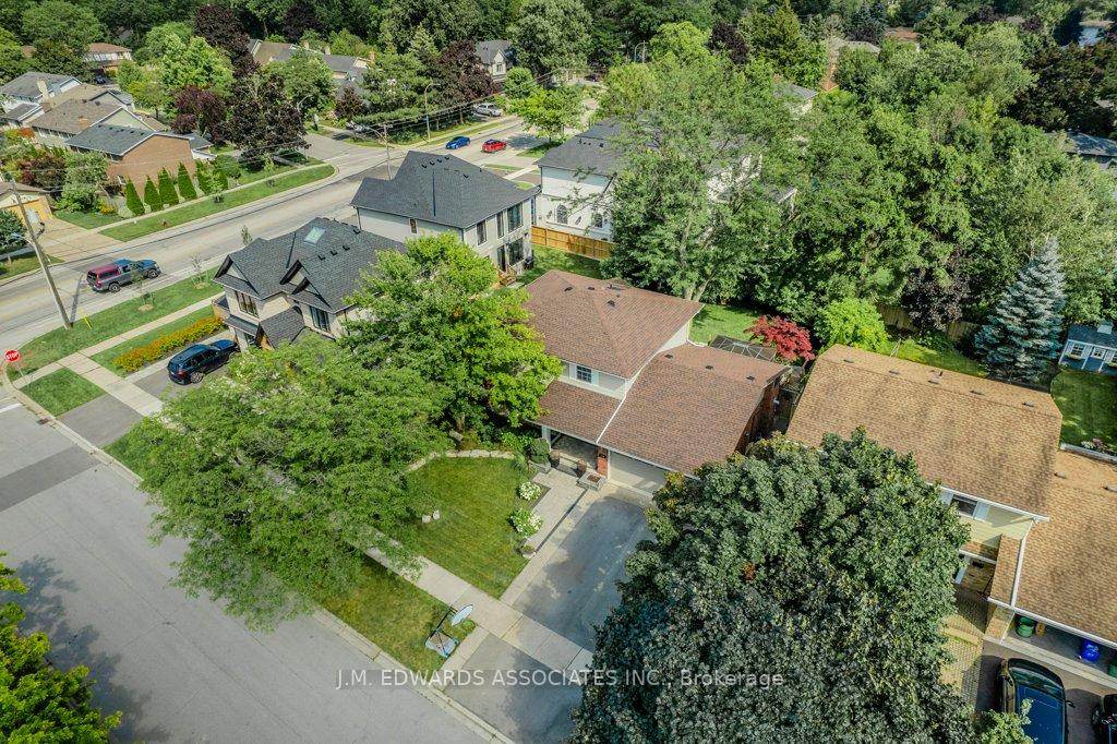Photo 2 of 329 Silvana Crescent, Burlington, Shoreacres — HOMEH