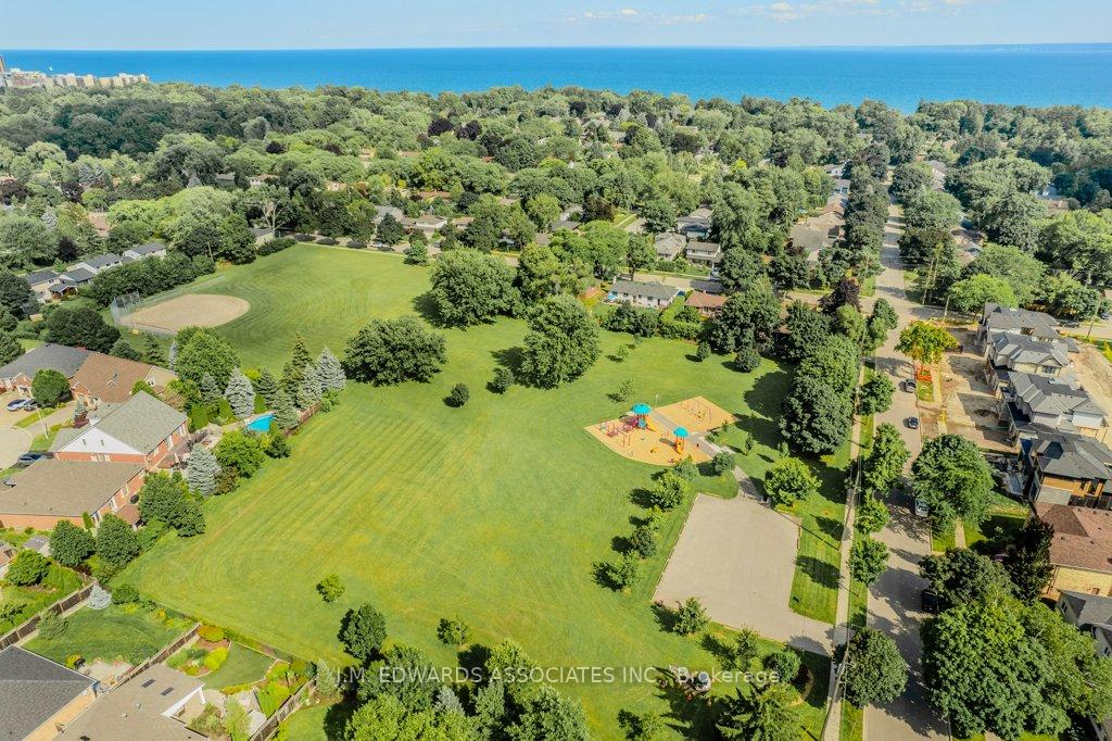 Photo 3 of 329 Silvana Crescent, Burlington, Shoreacres — HOMEH
